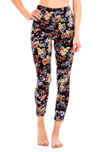 Load image into Gallery viewer, Peach Skin Mix Floral Print Crop Leggings