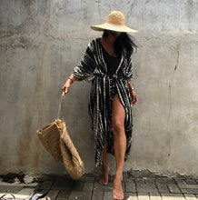 Load image into Gallery viewer, Black &amp; White Kimono