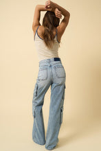 Load image into Gallery viewer, CROSSOVER RELAXED CARGO JEANS