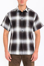 Load image into Gallery viewer, Mens Plaid Short Sleeve Flannel